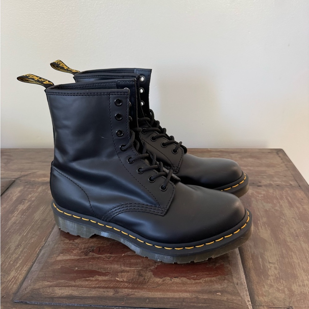 Dr.Martens 1460 The Original black smooth leather lace up 8 eye boots‎ women 9